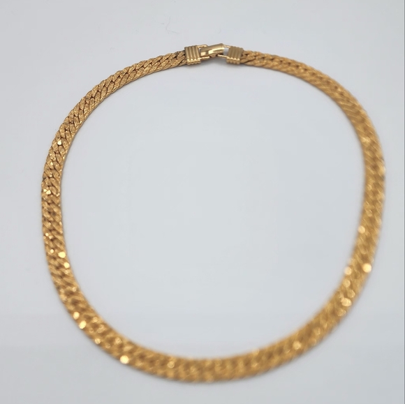 Elegant Gold Chocker Necklace - Picture 3 of 8
